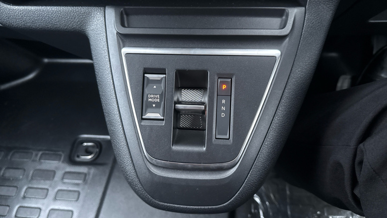 Peugeot Expert E-L2 100kW 75kWh Professional Van Auto